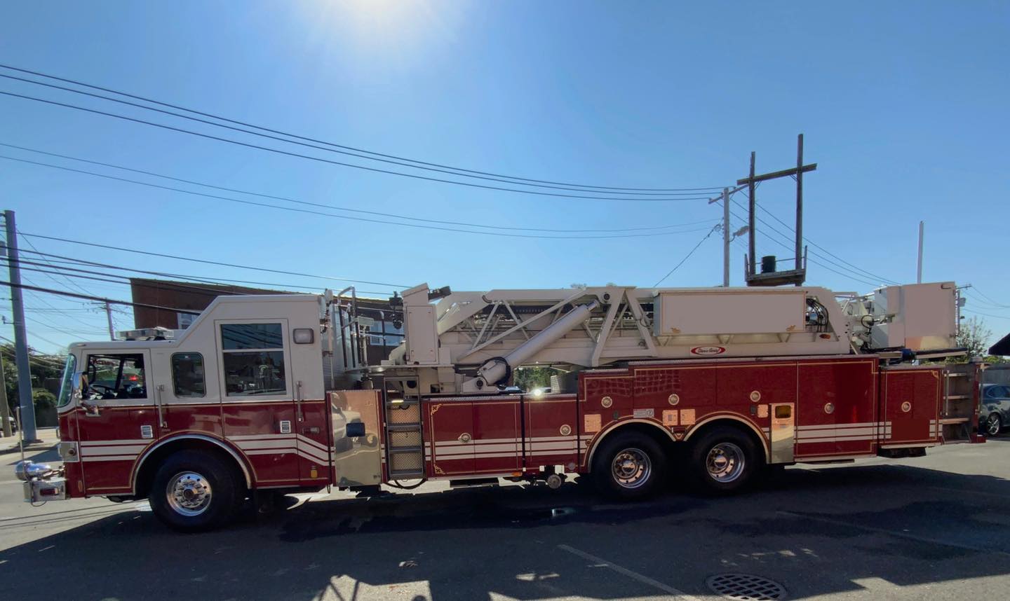 2002 Pierce Dash MidMount 95' Tower Used Truck Details